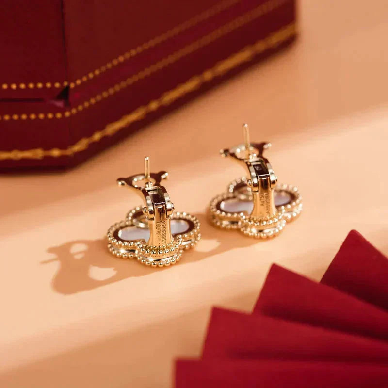 [Lucky Star]CLOVER MEDIUM 1 MOTIFS  WHITE MOP STUD EARRINGS