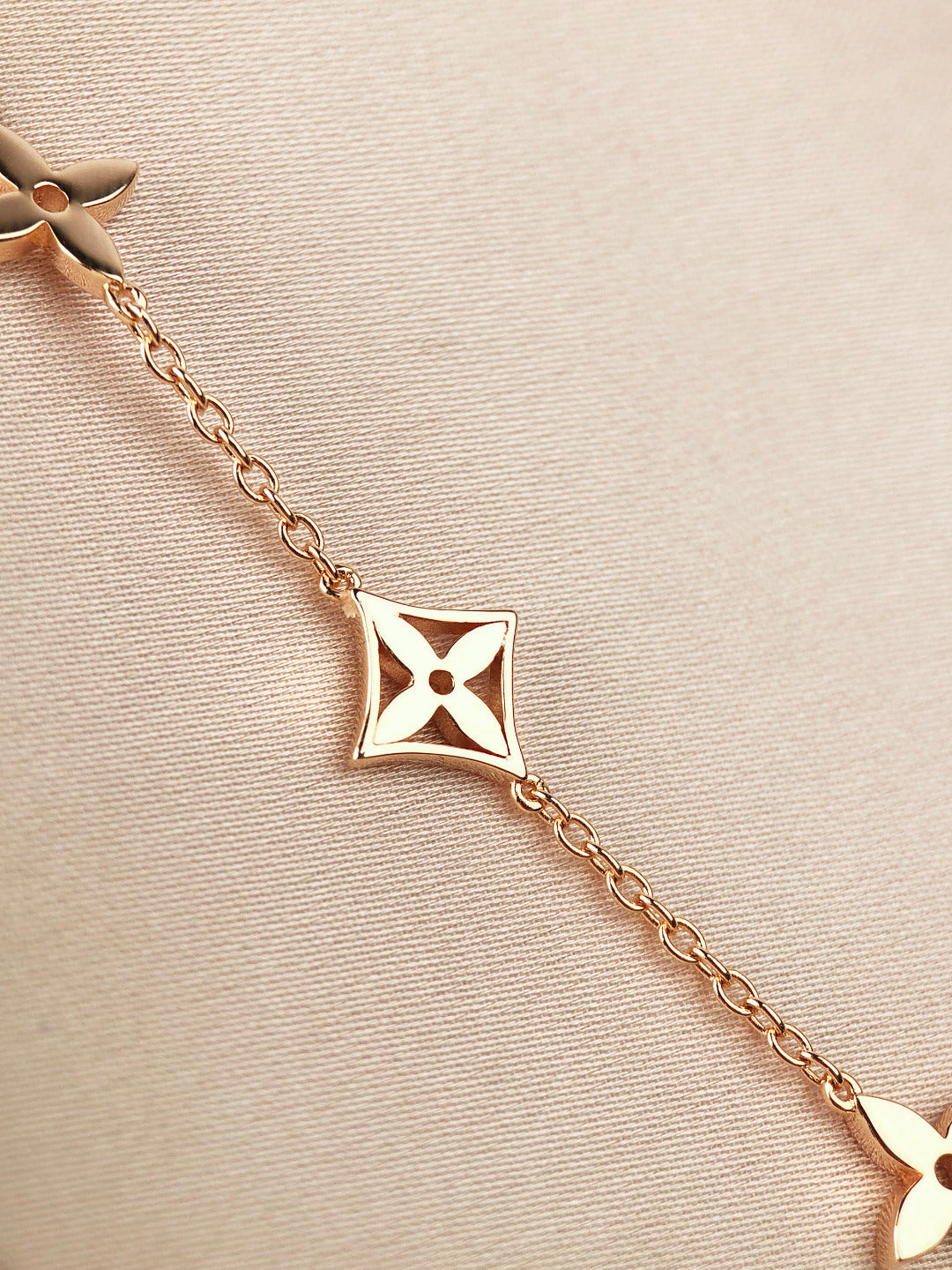 [Lucky Star]STAR AND SUN 7 MOTIFS GOLD BRACELET