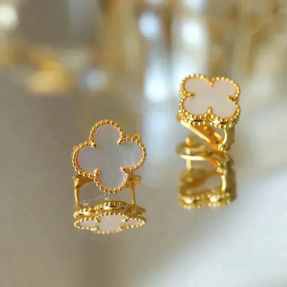 [Lucky Star]CLOVER MEDIUM 1 MOTIFS  WHITE MOP STUD EARRINGS