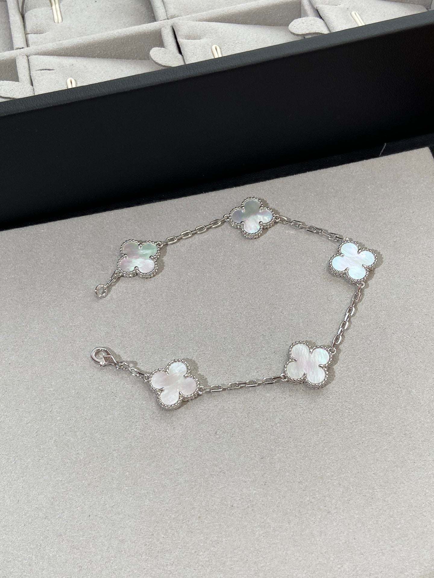 [Lucky Star]CLOVER SILVER MOP 5 MOTIF BRACELET