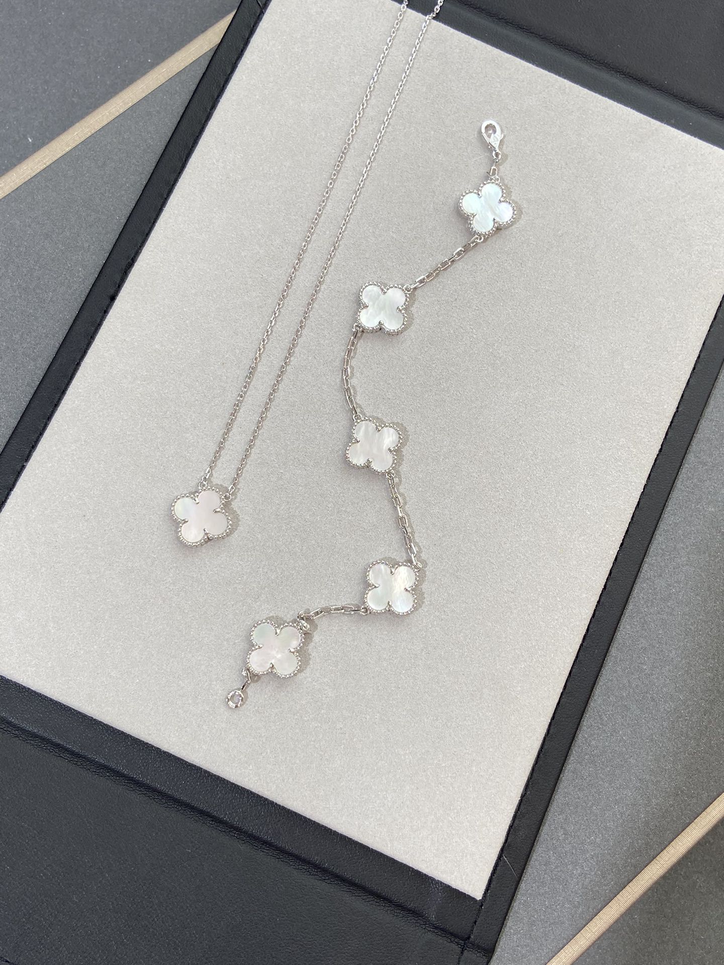 [Lucky Star]CLOVER SILVER MOP 5 MOTIF BRACELET
