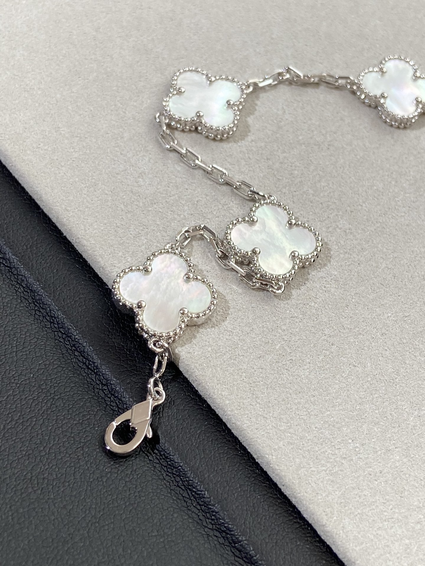 [Lucky Star]CLOVER SILVER MOP 5 MOTIF BRACELET