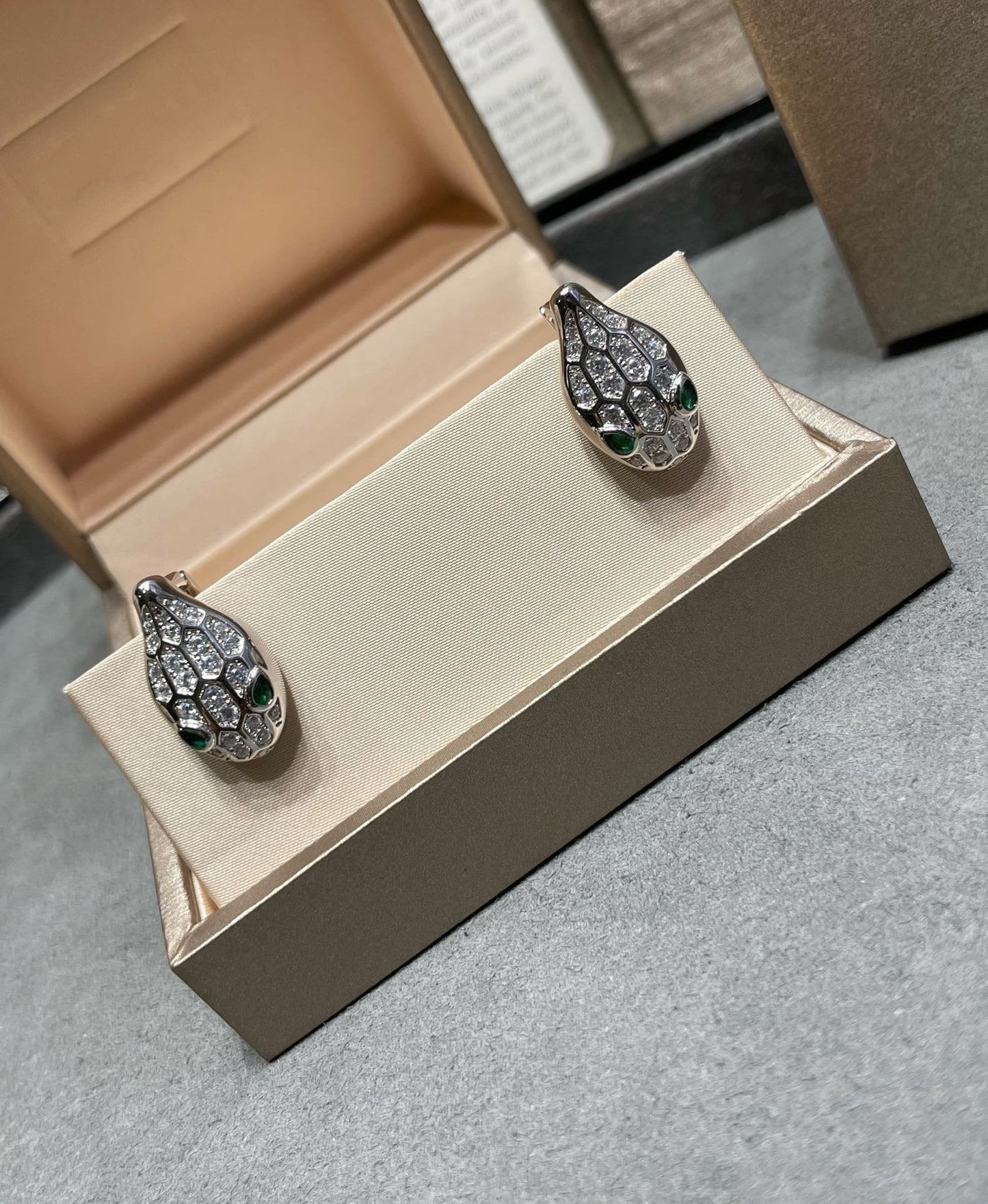 [Lucky Star]SERPENT DIAMOND STUD EARRINGS