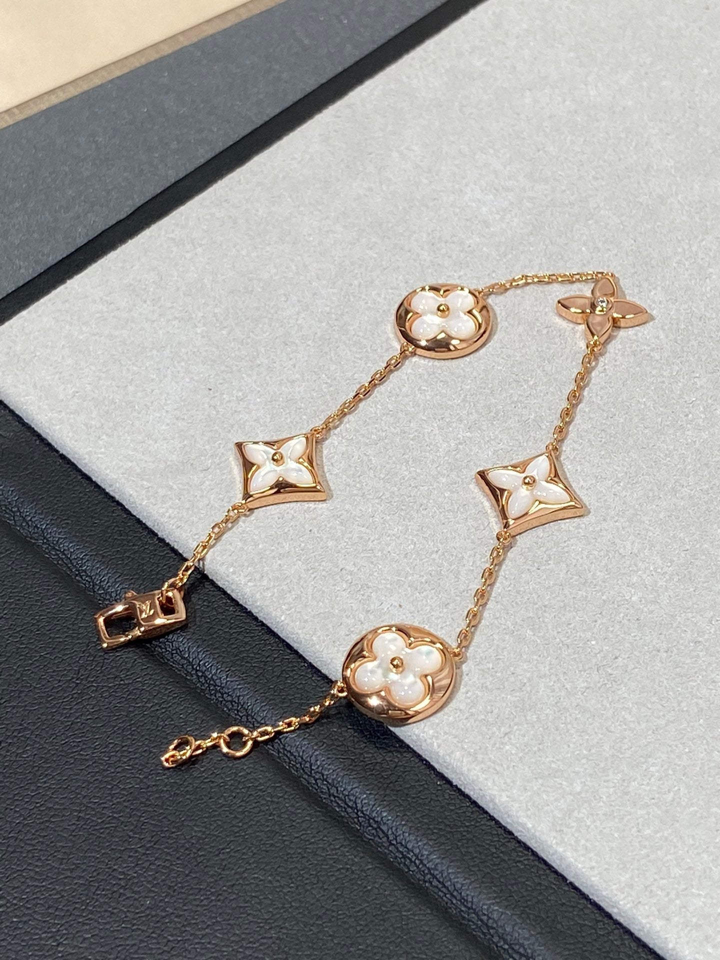 [Lucky Star]STAR AND SUN 5 MOTIF MOP PINK GOLD BRACELET