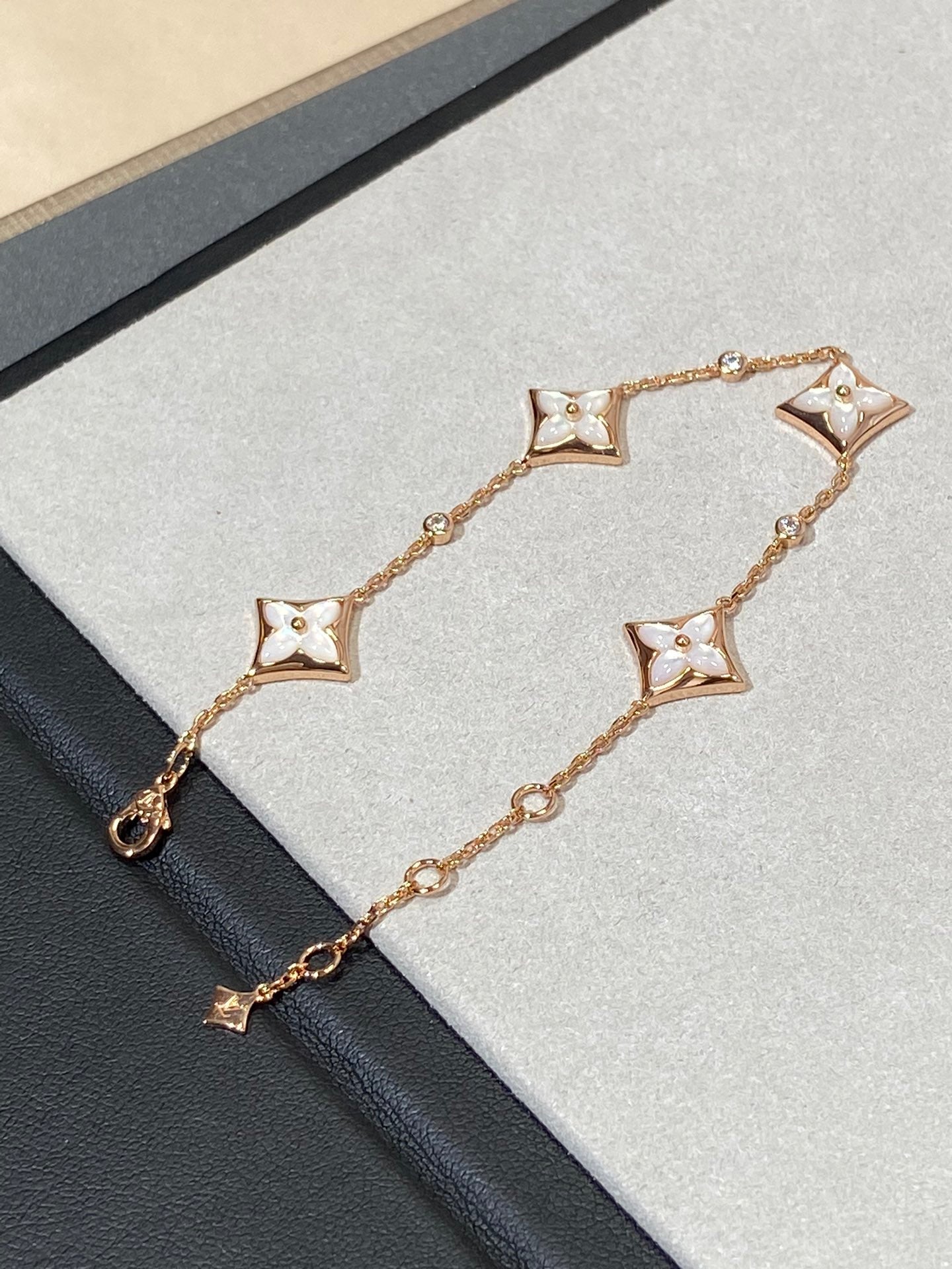 [Lucky Star]STAR 4 MOTIF MOP DIAMOND PINK GOLD BRACELET