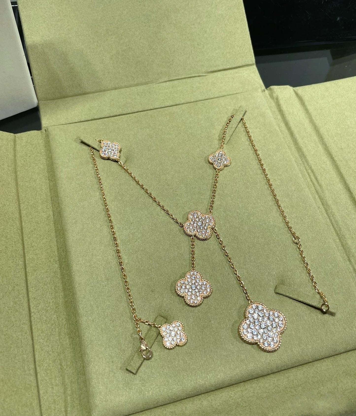 [Lucky Star]CLOVER 6 MOTIF DIAMOND PAVED NECKLACE