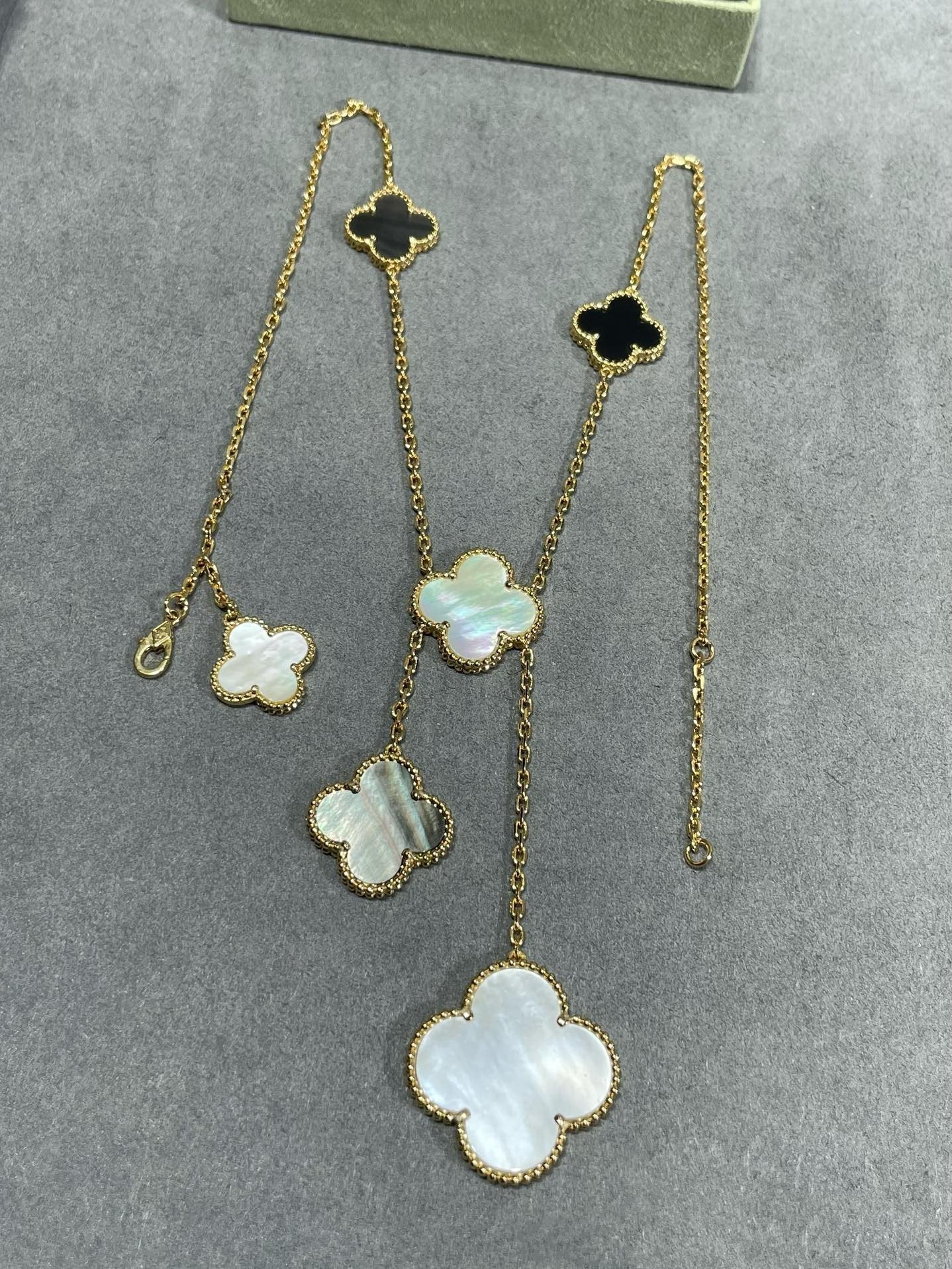 [Lucky Star]CLOVER 6 MOTIF MOP ONYX GOLD NECKLACE