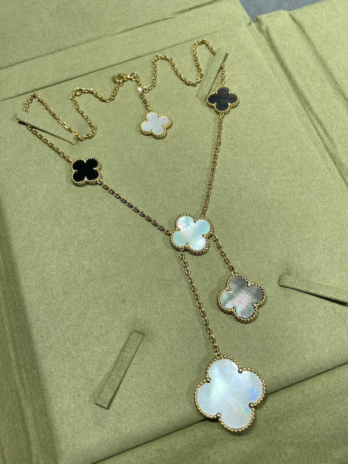 [Lucky Star]CLOVER 6 MOTIF MOP ONYX GOLD NECKLACE