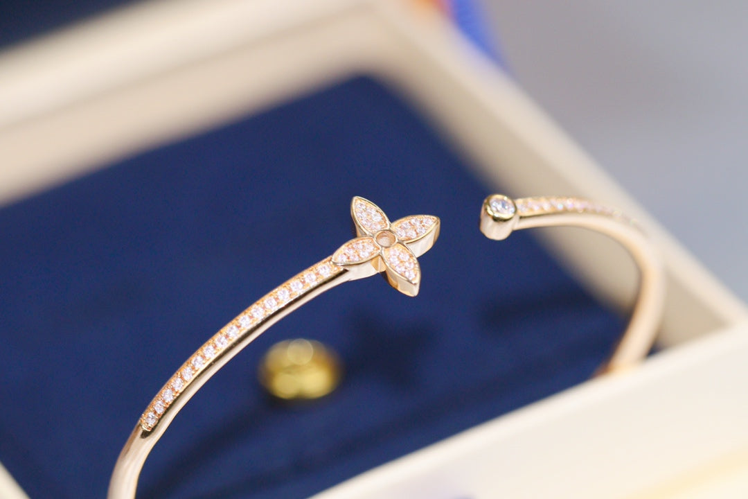 [Lucky Star]IDYLLE PINK GOLD OPEN BRACELET DIAMOND PAVED