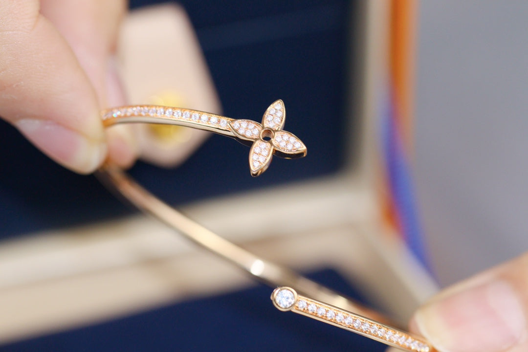 [Lucky Star]IDYLLE PINK GOLD OPEN BRACELET DIAMOND PAVED
