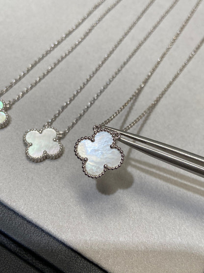 [Lucky Star]CLOVER 15MM WHITE MOP NECKLACE