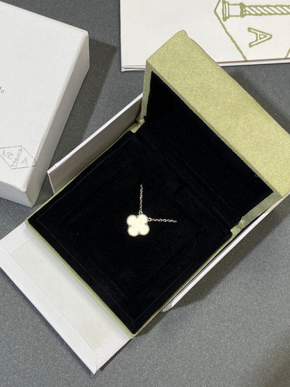 [Lucky Star]CLOVER MEDIUM SILVER WHITE MOP NECKLACE