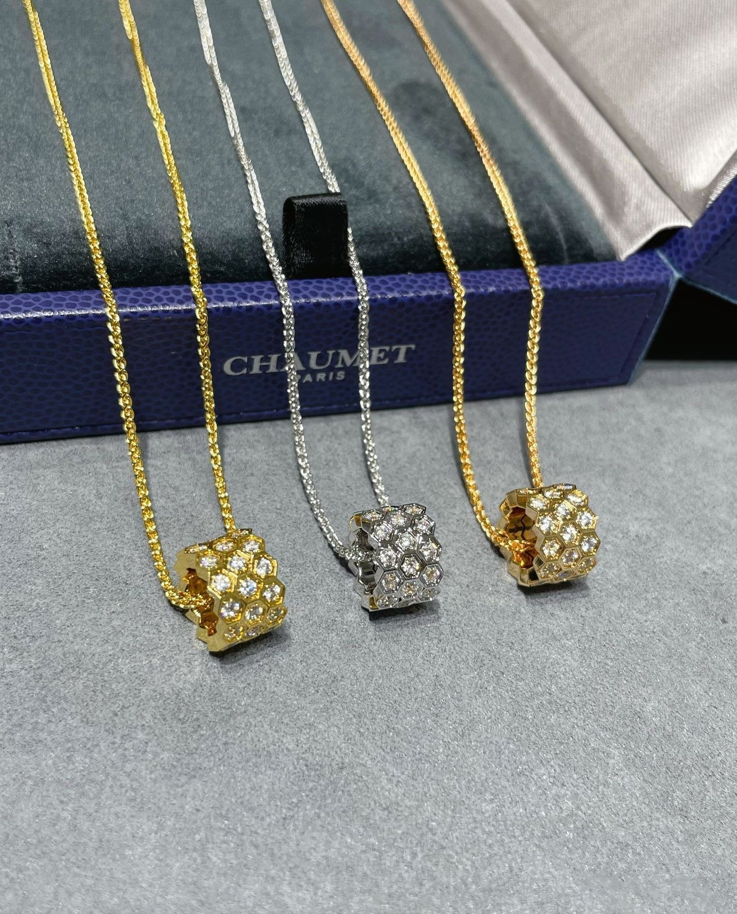 [Lucky Star]BEE LOVE DIAMOND PAVED 3 ROW NECKLACE