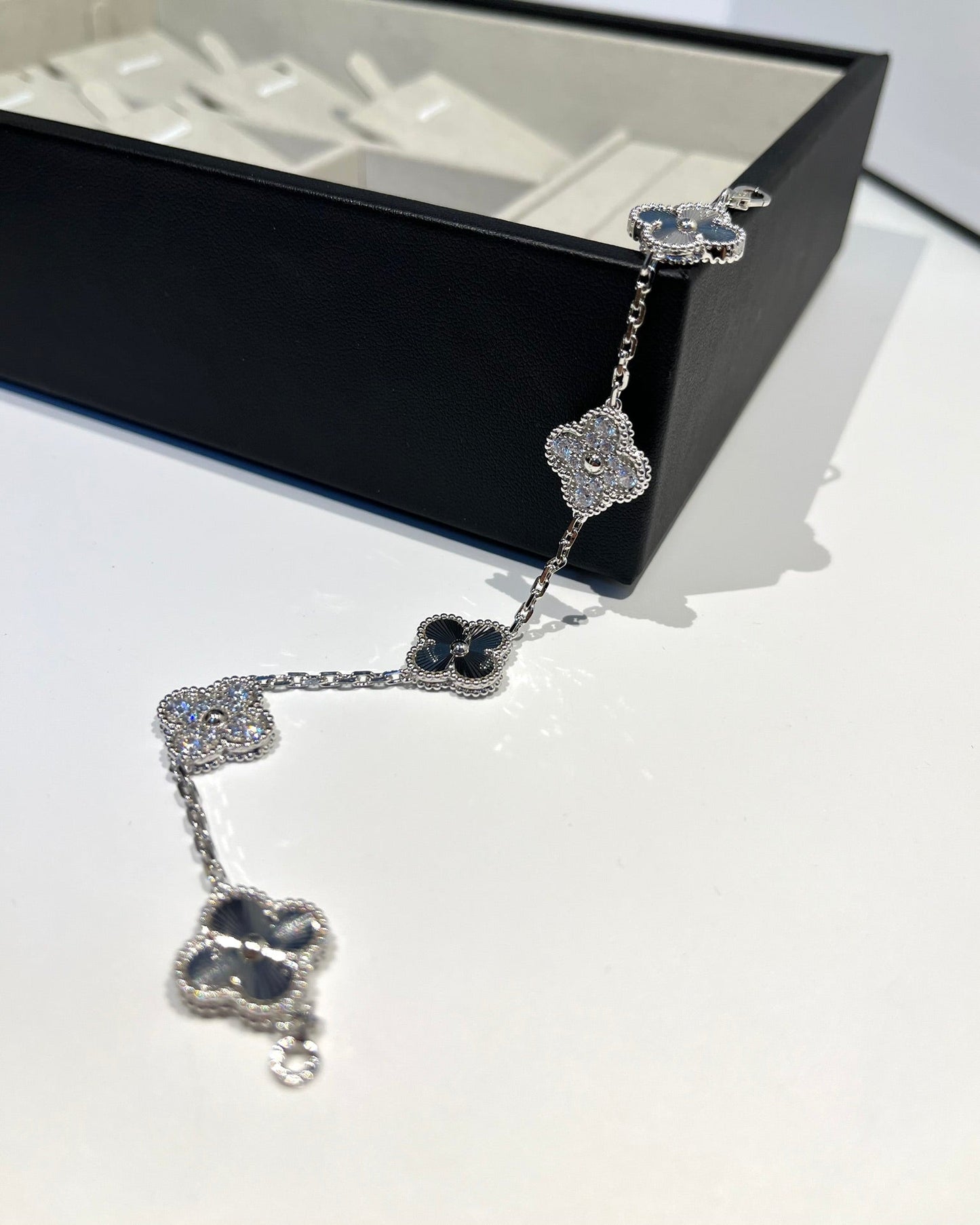 [Lucky Star]CLOVER 5 MOTIF SILVER DIAMOND BRACELET
