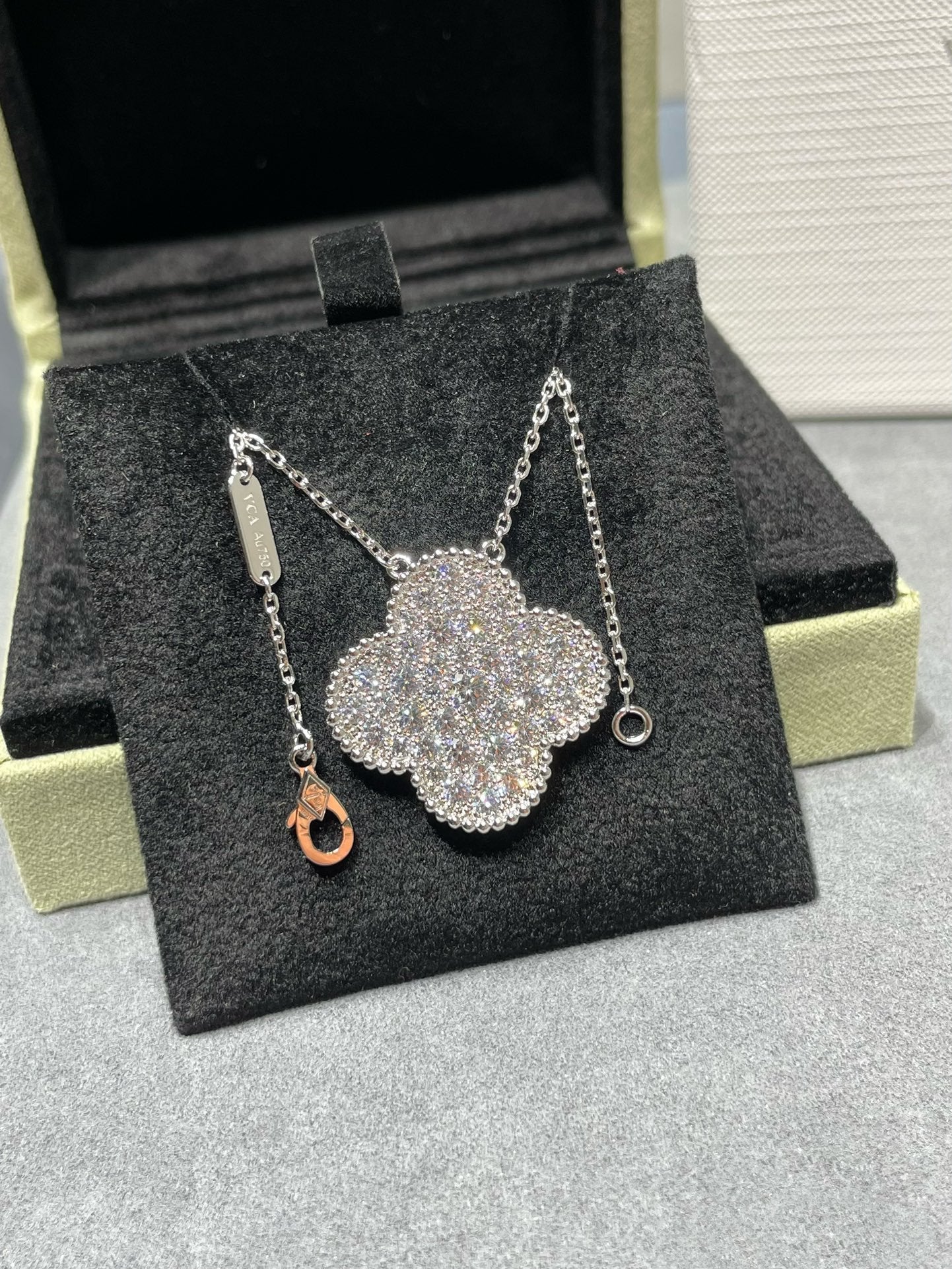 [Lucky Star]CLOVER 25MM LARGE PENDANT DIAMOND PAVED SILVER NECKLACE