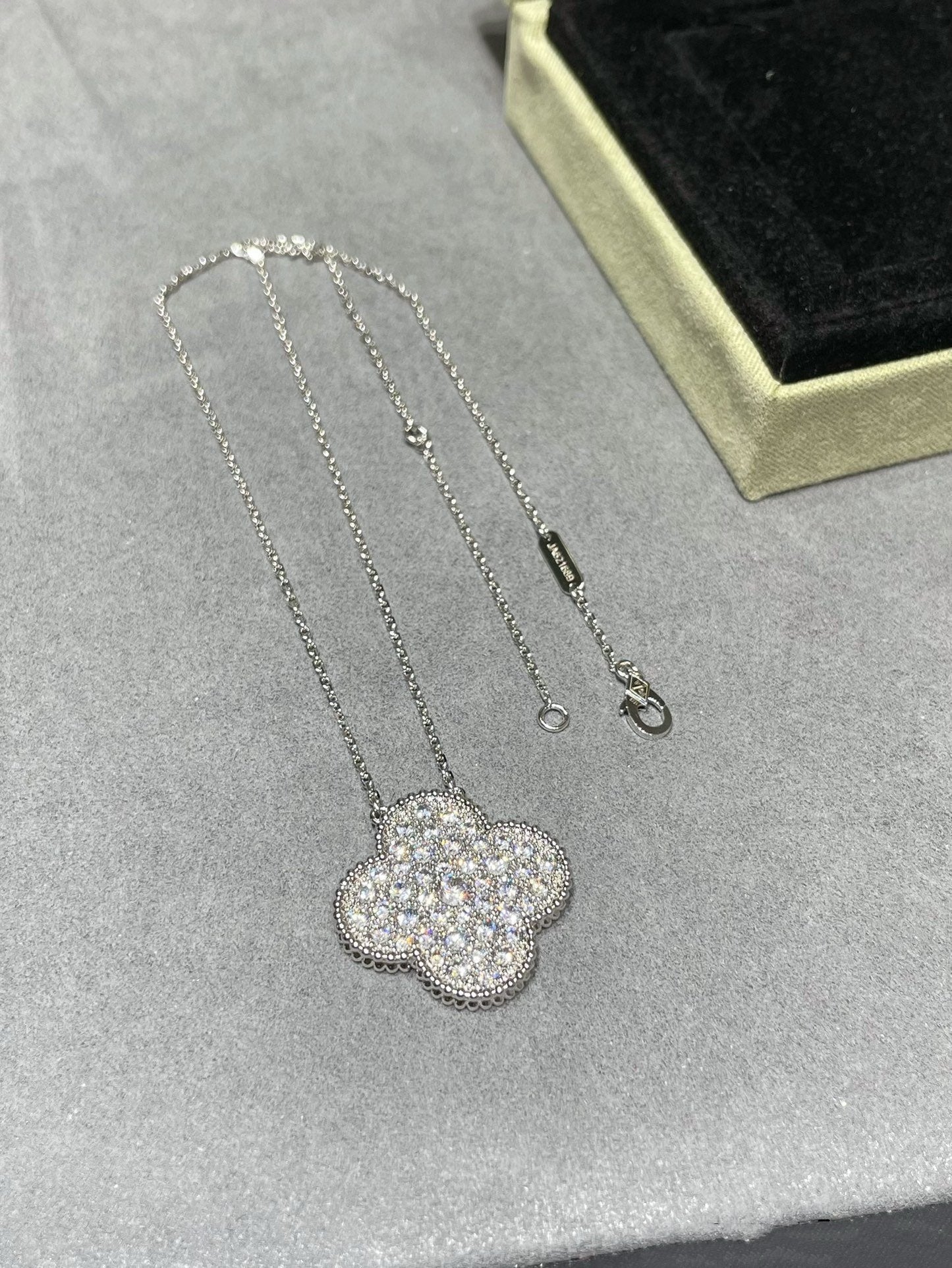 [Lucky Star]CLOVER 25MM LARGE PENDANT DIAMOND PAVED SILVER NECKLACE