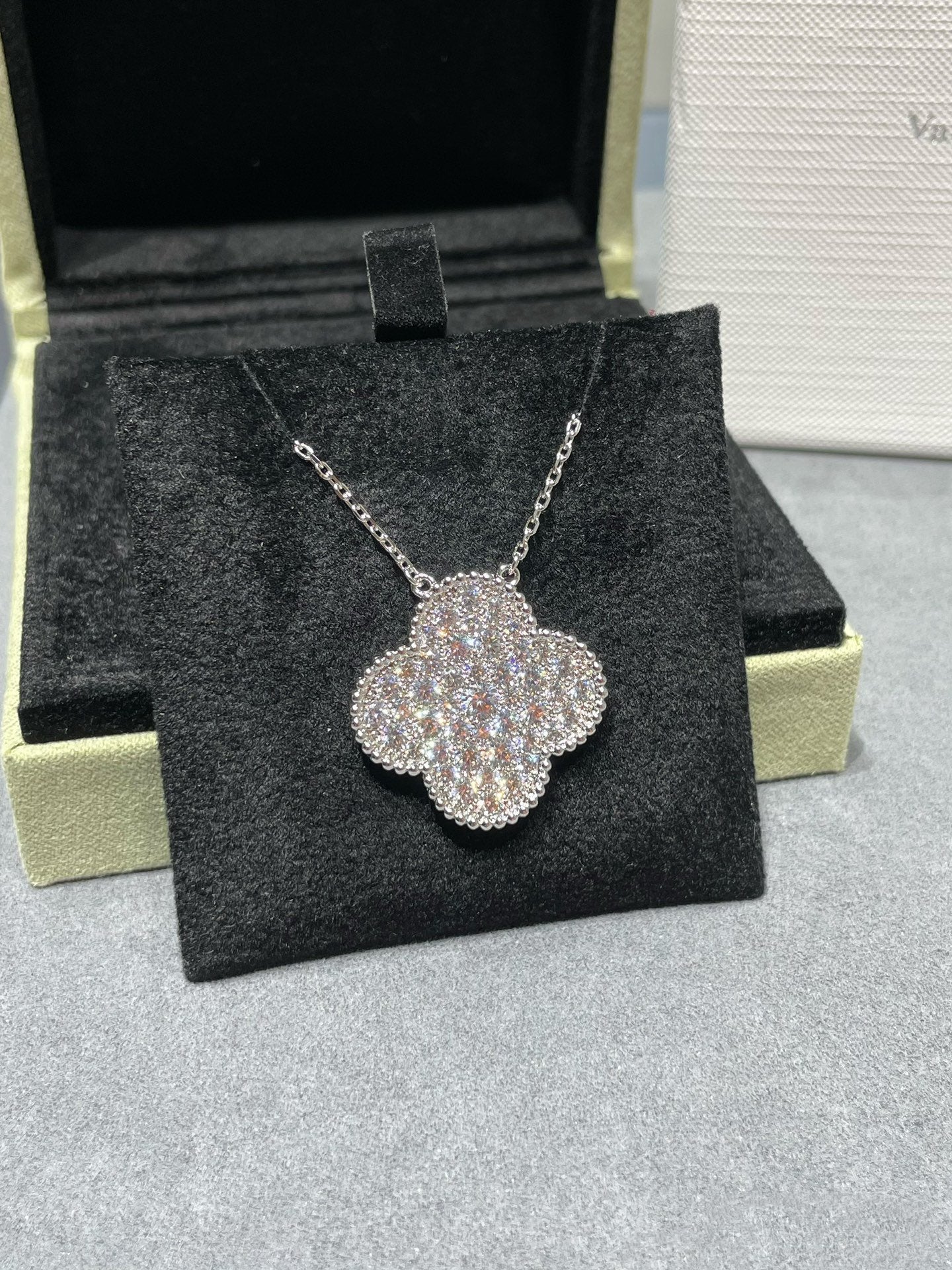 [Lucky Star]CLOVER 25MM LARGE PENDANT DIAMOND PAVED SILVER NECKLACE