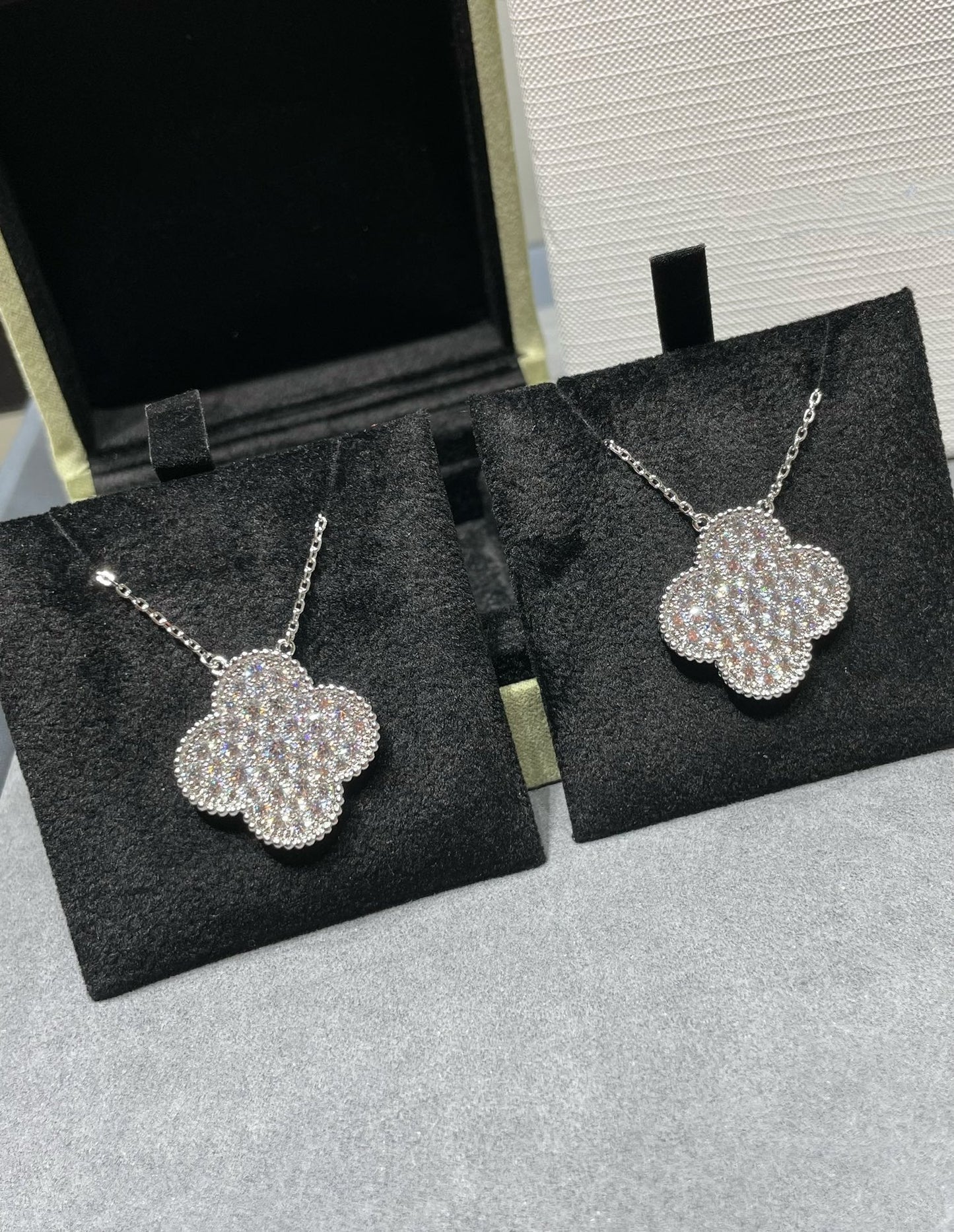 [Lucky Star]CLOVER 25MM LARGE PENDANT DIAMOND PAVED SILVER NECKLACE