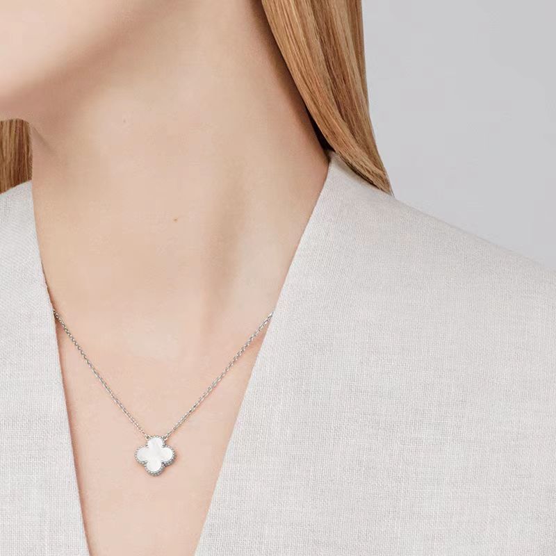[Lucky Star]CLOVER 15MM WHITE MOP NECKLACE