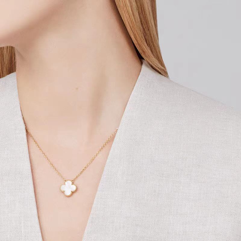 [Lucky Star]CLOVER 15MM WHITE MOP NECKLACE