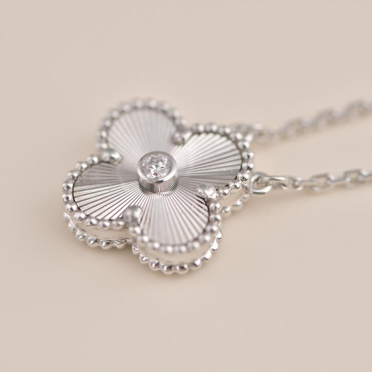 [Lucky Star]CLOVER  15MM DIAMOND LASER NECKLACE SILVER