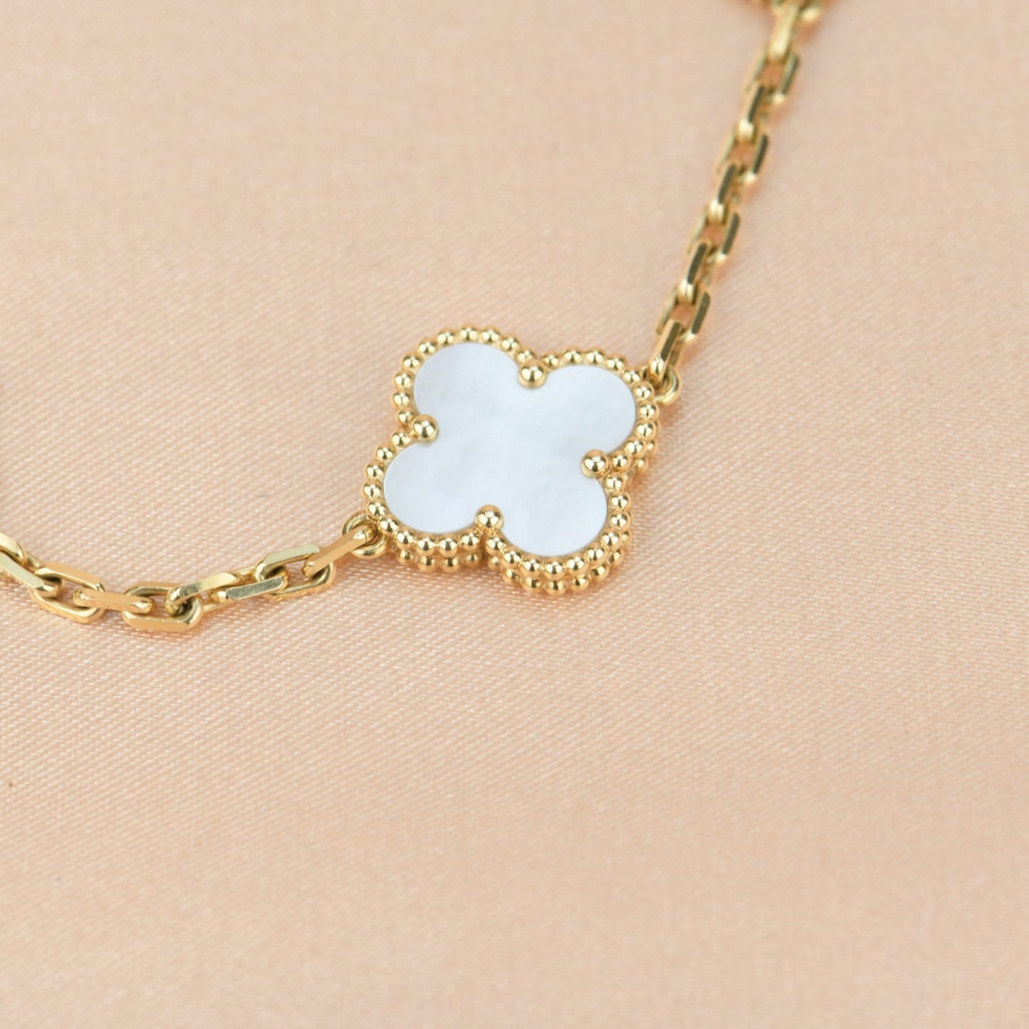 [Lucky Star]CLOVER  5 MOTIF WHITE MOP BRACELET