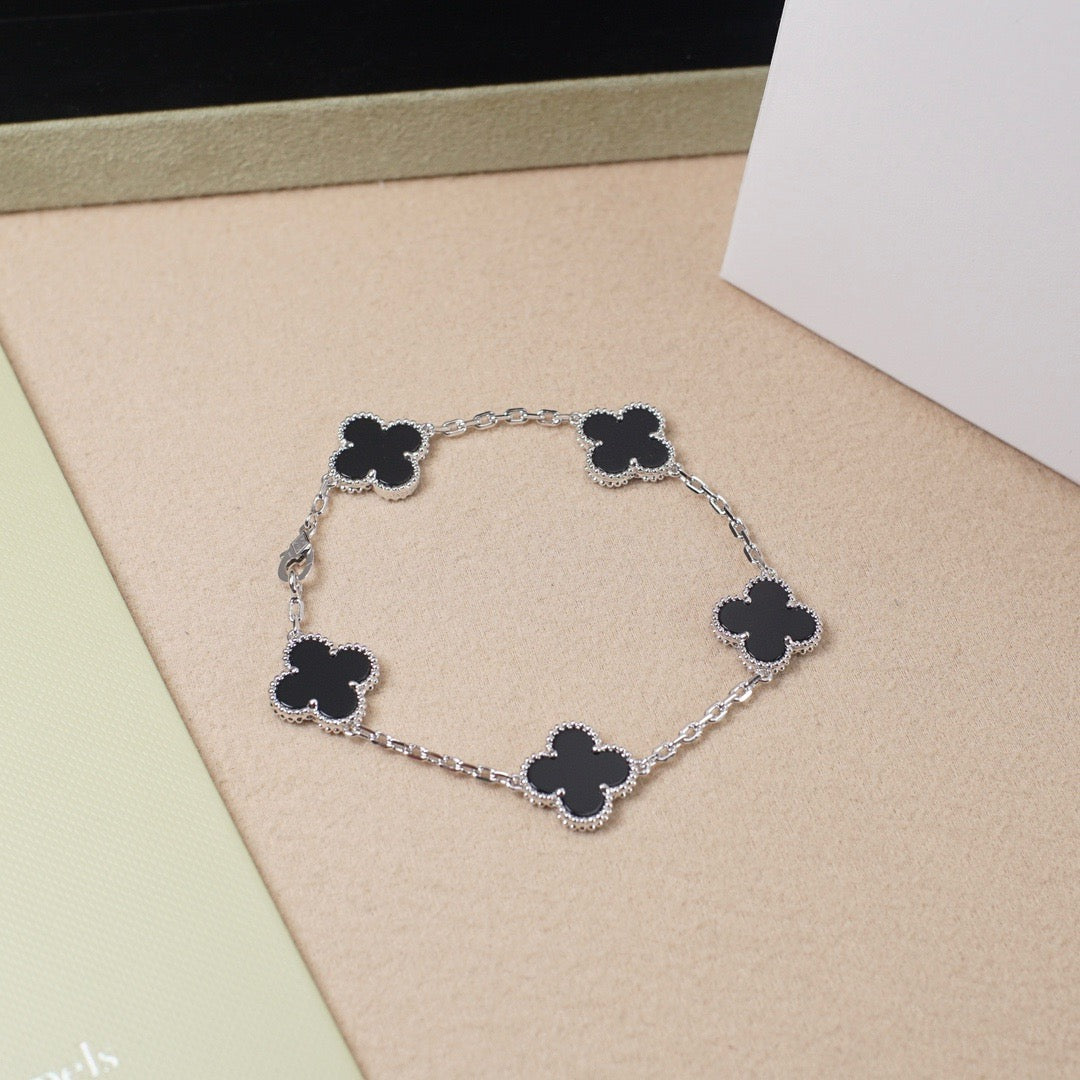 [Lucky Star]CLOVER 5 MOTIF ONYXS  BRACELET SILVER