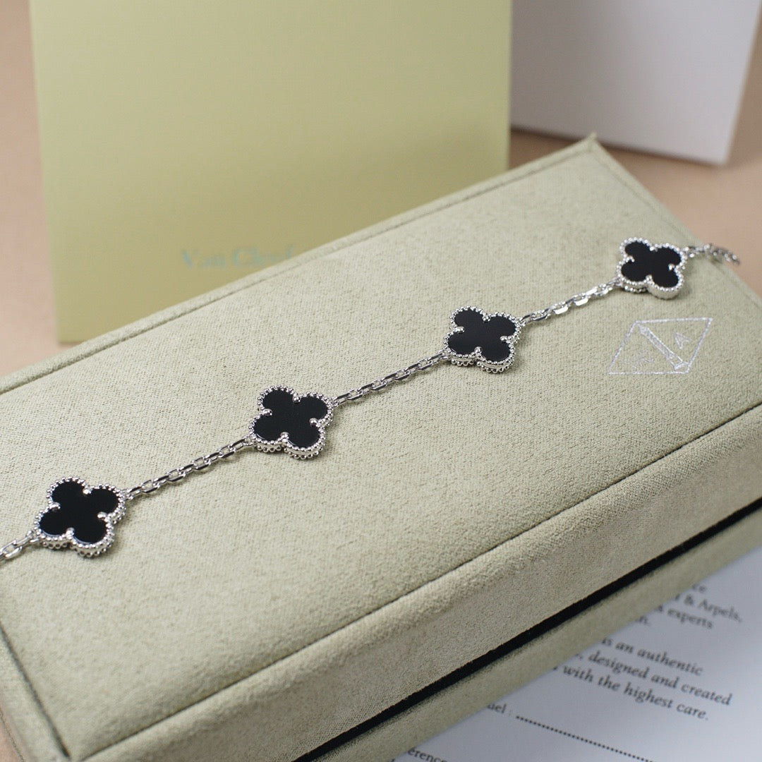 [Lucky Star]CLOVER 5 MOTIF ONYXS  BRACELET SILVER
