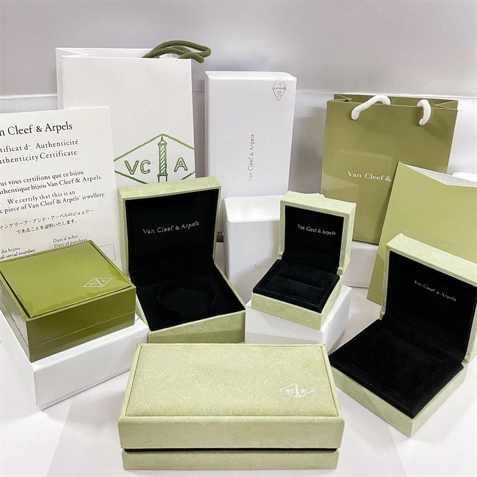[Lucky Star]VA CLOVER BRACELET NECKLACE RING BOX GIFT BAG