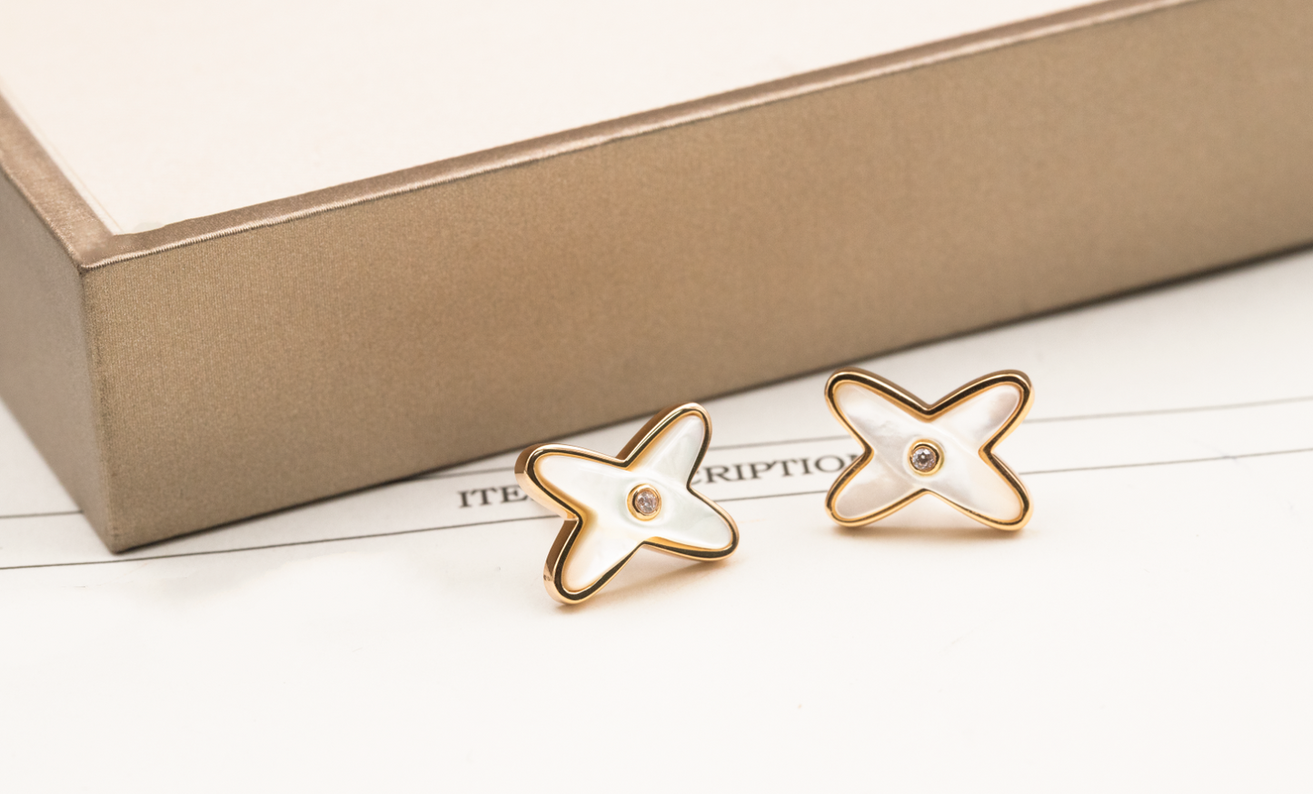 [Lucky Star]JEUX DE WHITE MOP PINK GOLD DIAMOND EARRINGS