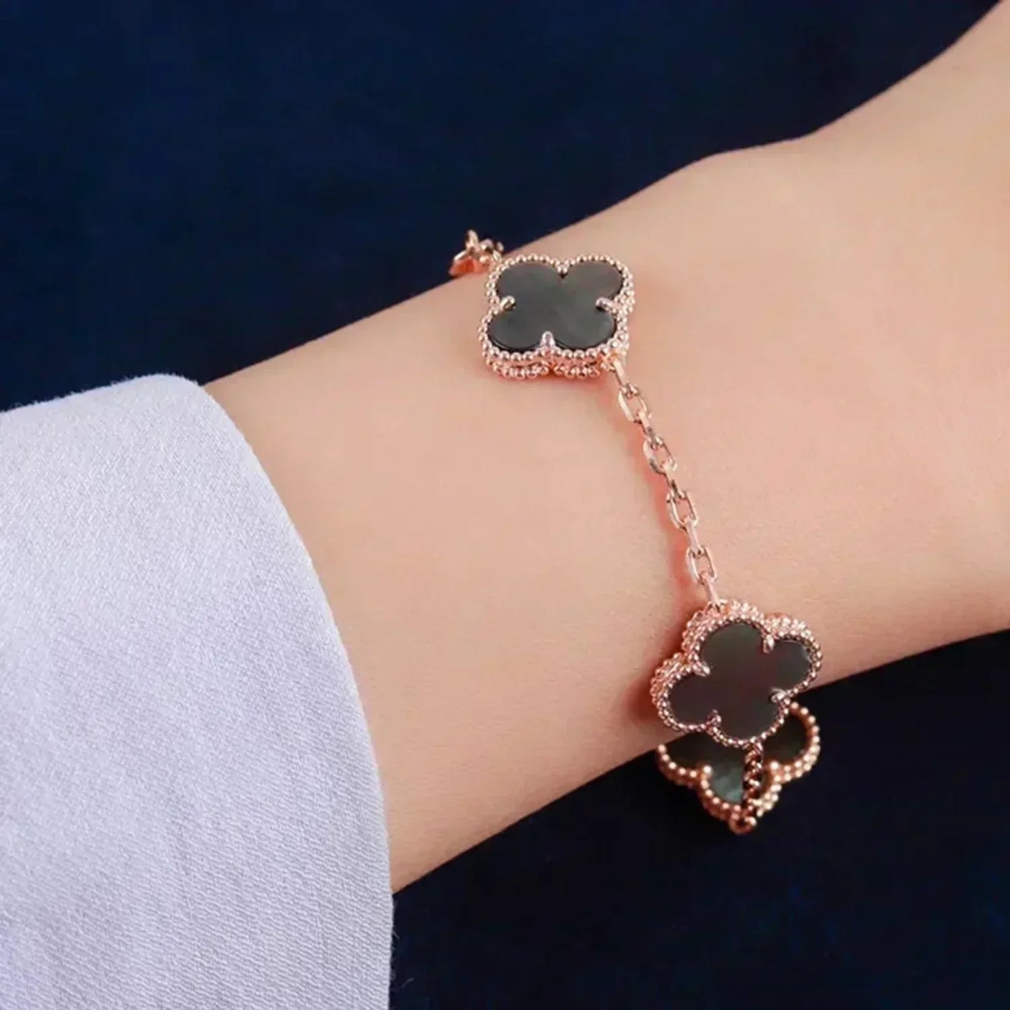 [Lucky Star]CLOVER 5 MOTIF GRAY MOP  BRACELET